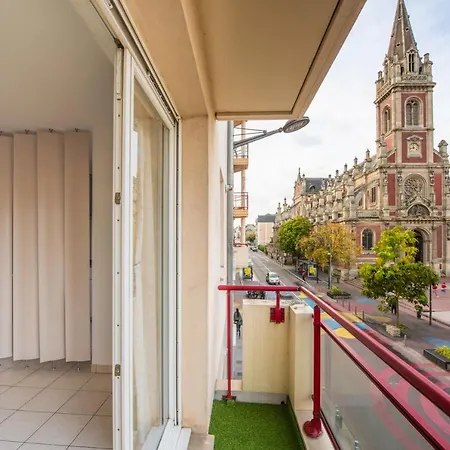 Chic Appart Avec Parking Au Centre-ville Апартаменты *
