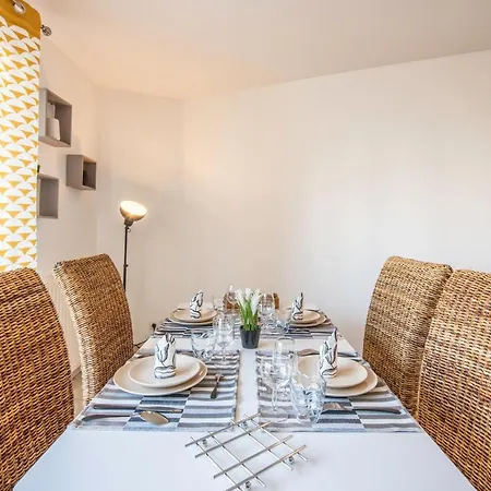 Chic Appart Avec Parking Au Centre-ville Апартаменты *